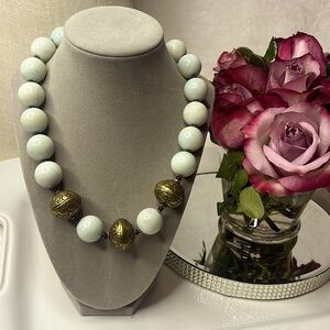 JADE MILKY LARGE ROUND JADE BEADS & HAMMERED GOLD NECKLACE